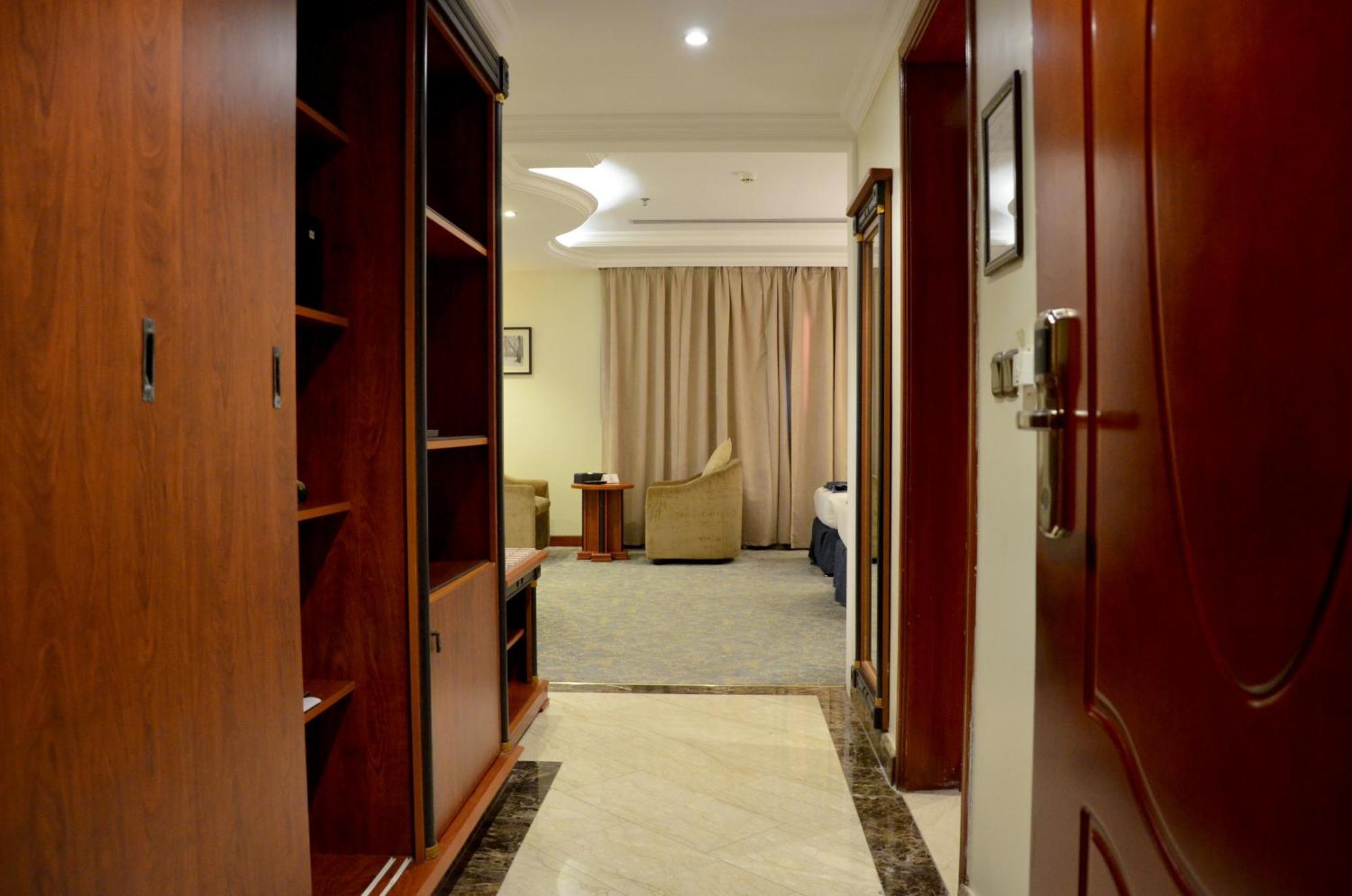 Crown Tower Hotel Al Al Jubail Esterno foto