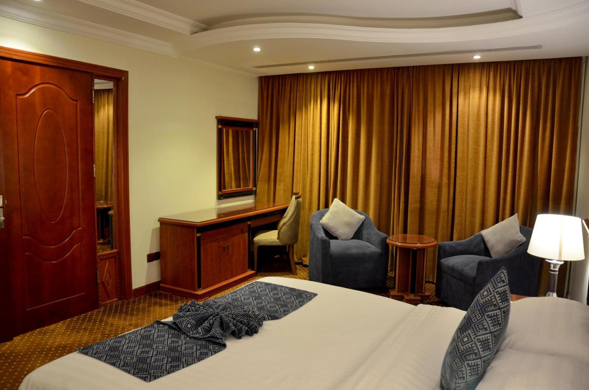 Crown Tower Hotel Al Al Jubail Esterno foto
