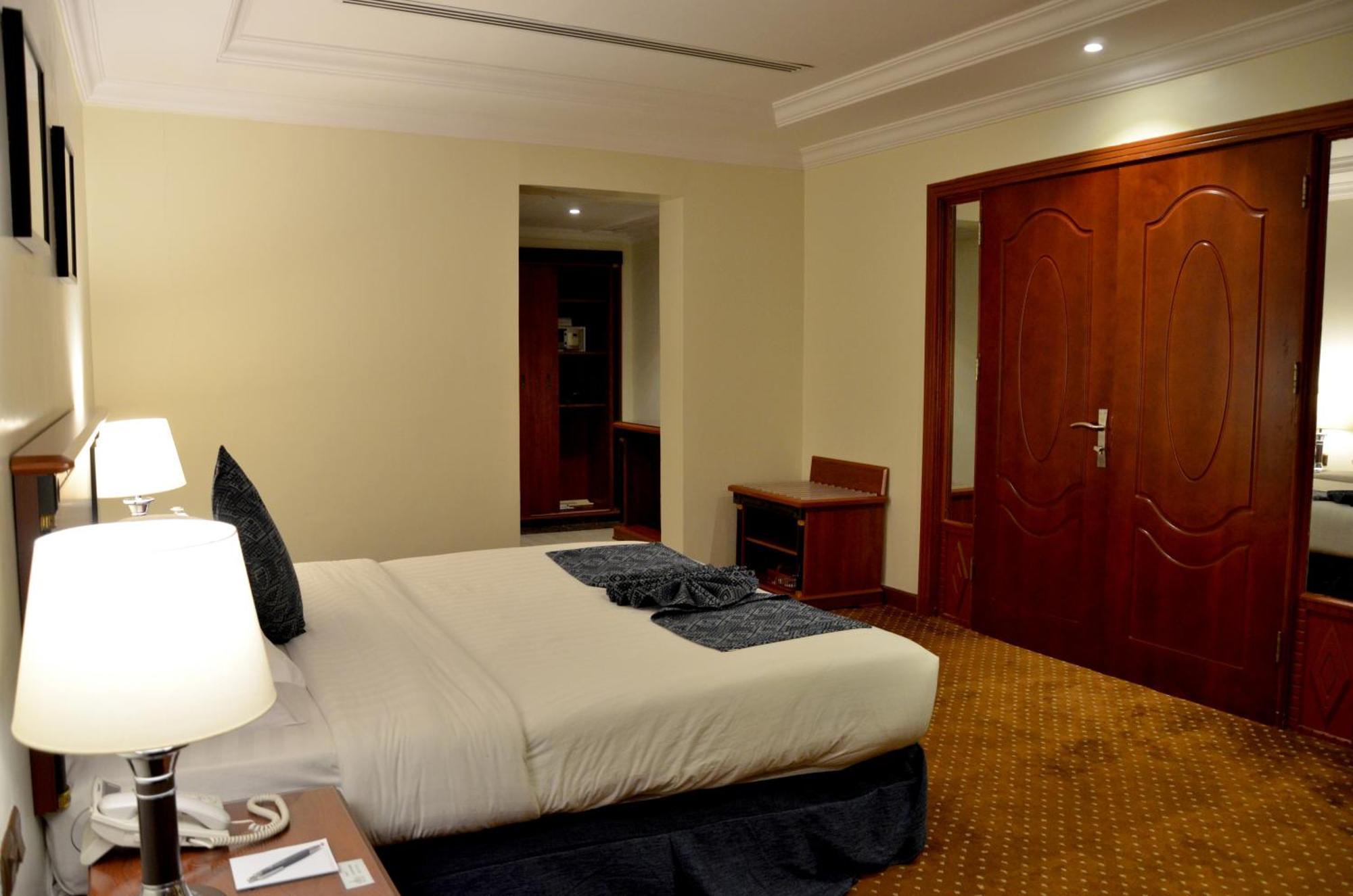 Crown Tower Hotel Al Al Jubail Esterno foto