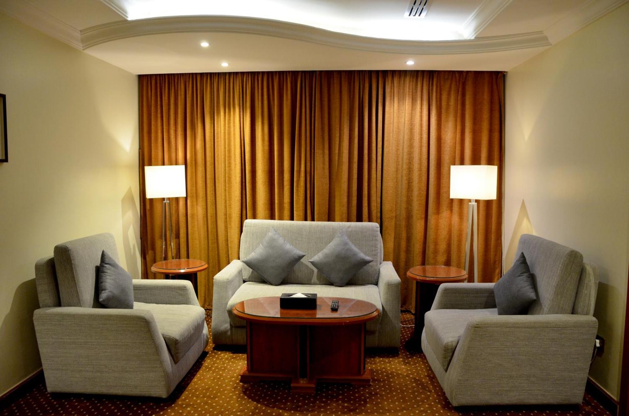 Crown Tower Hotel Al Al Jubail Esterno foto