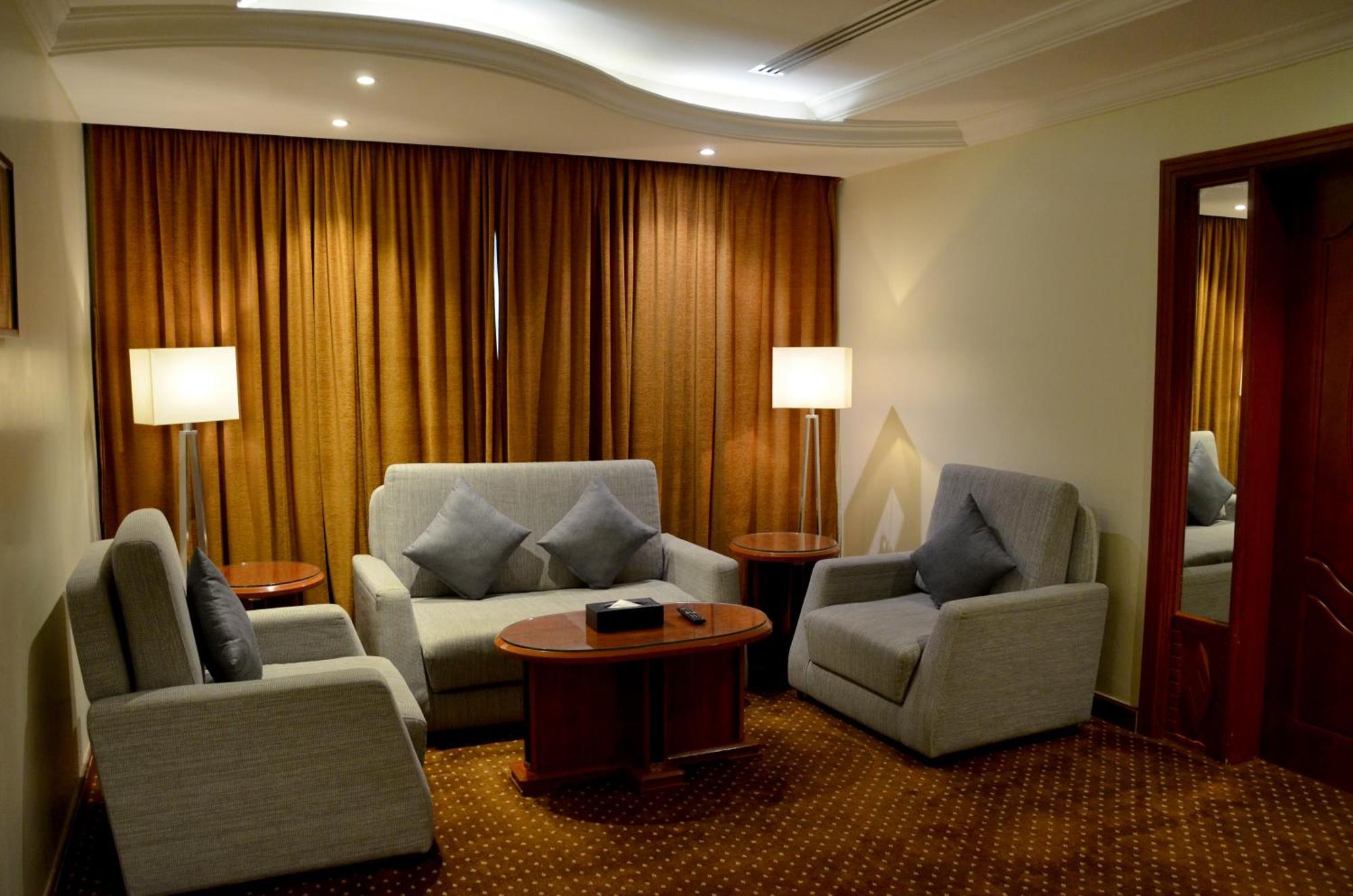 Crown Tower Hotel Al Al Jubail Esterno foto