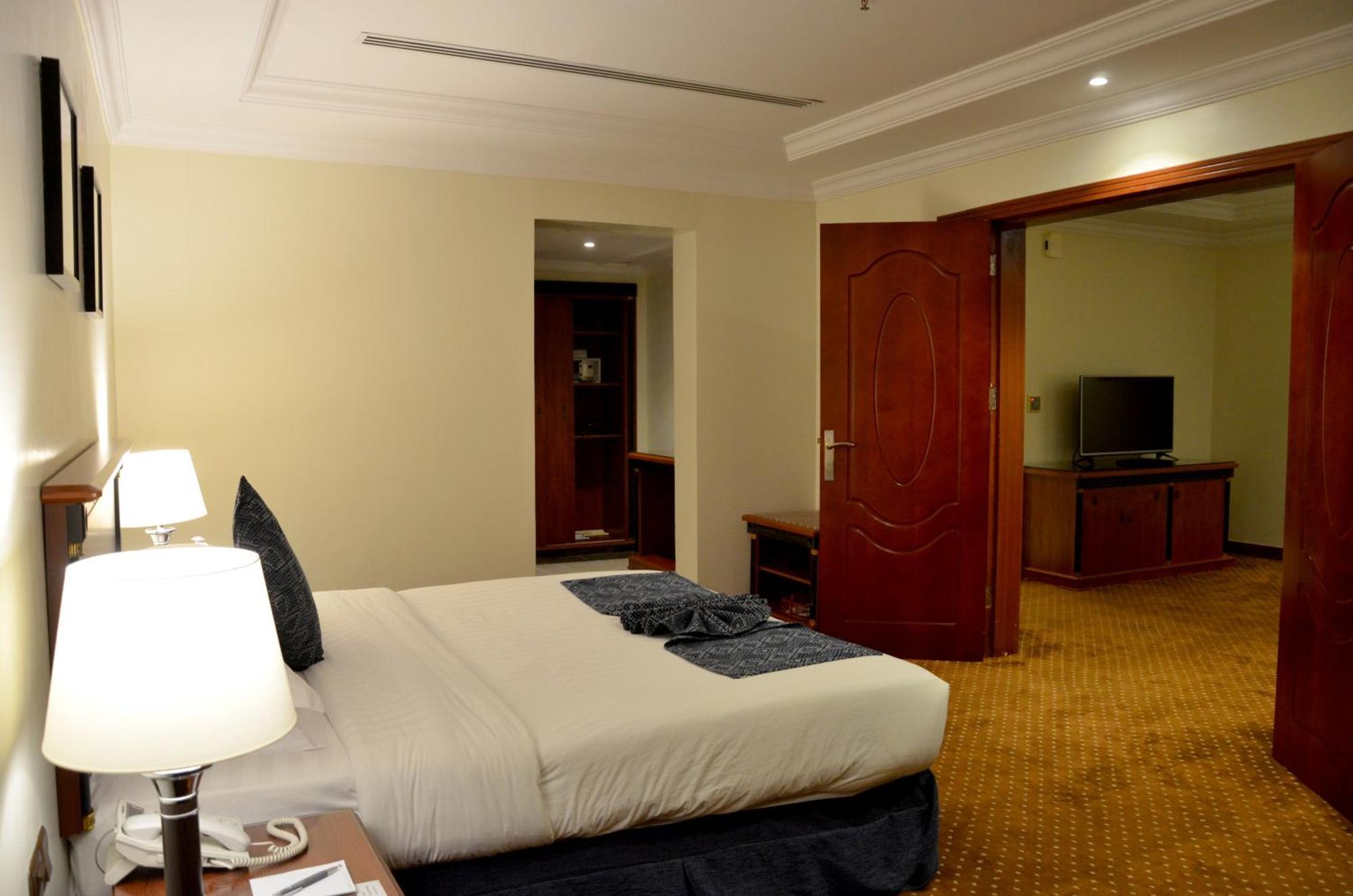 Crown Tower Hotel Al Al Jubail Esterno foto