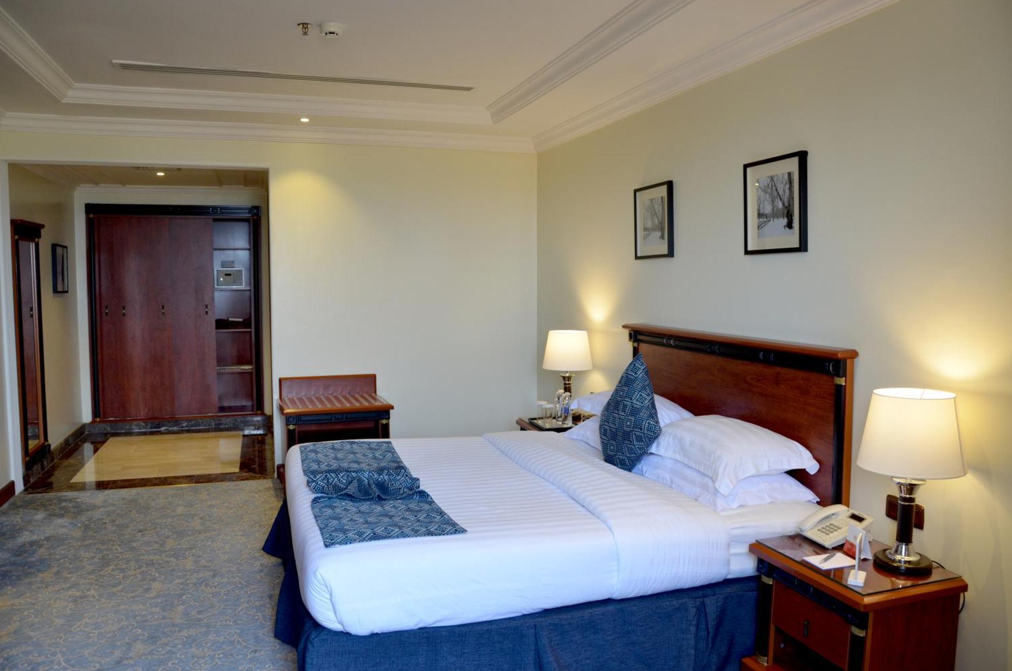 Crown Tower Hotel Al Al Jubail Esterno foto