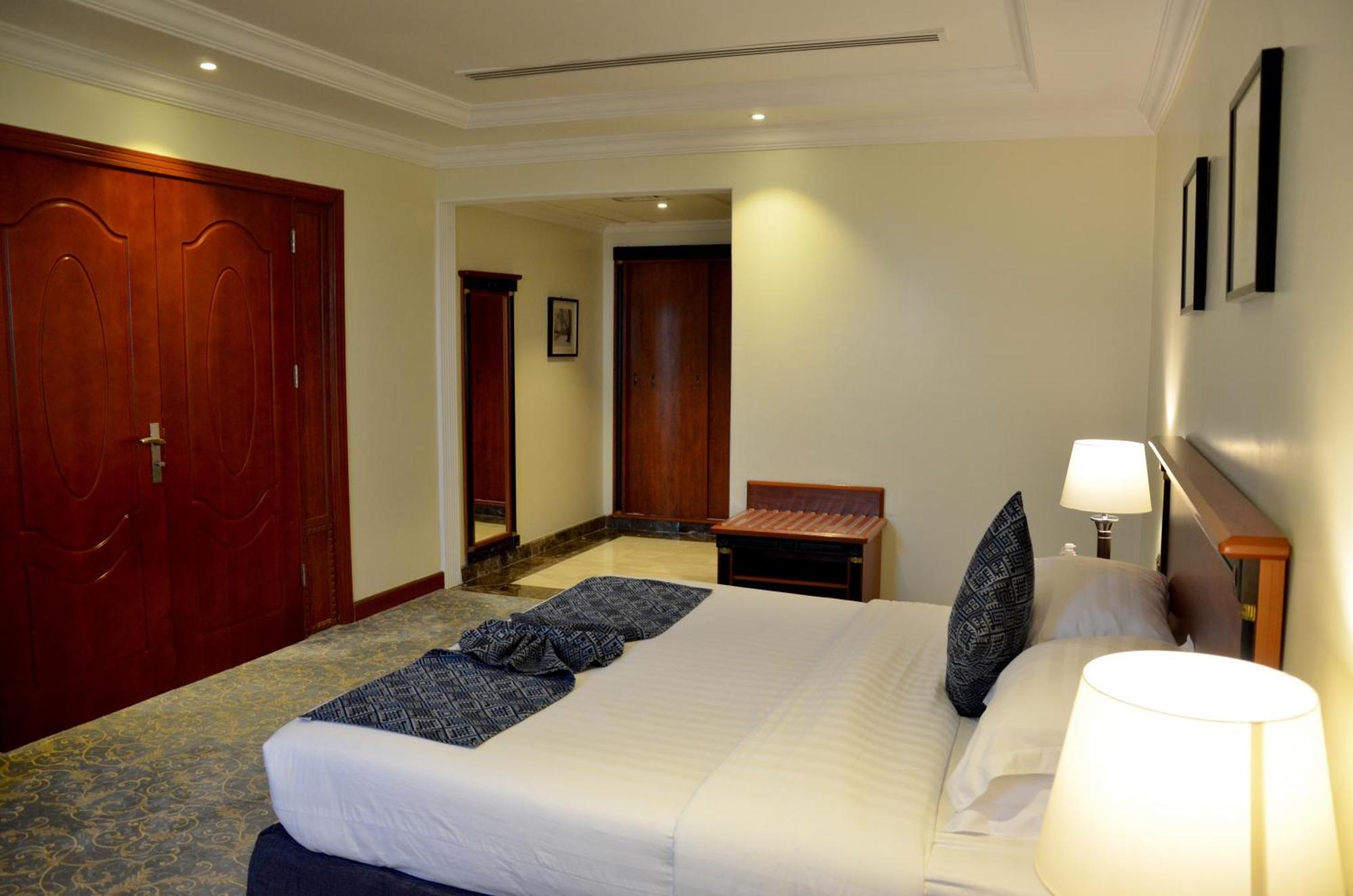 Crown Tower Hotel Al Al Jubail Esterno foto