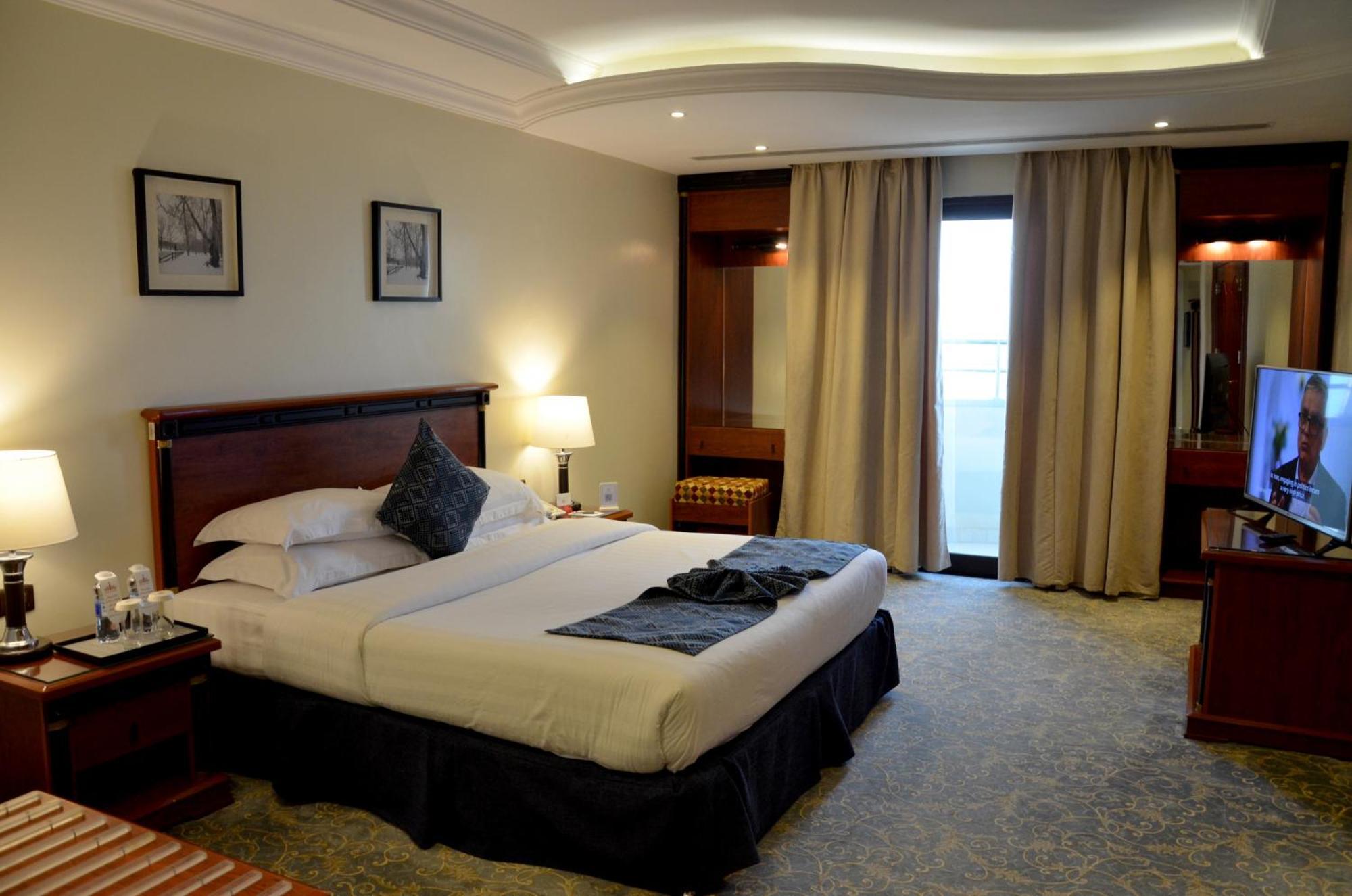 Crown Tower Hotel Al Al Jubail Esterno foto